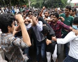 ঢাকায় নুরুল হককে বেধড়ক মারধর